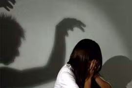 Bắt cóc bạn gái tuổi teen để cưỡng hiếp