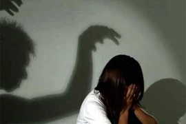 Bắt cóc bạn gái tuổi teen để cưỡng hiếp