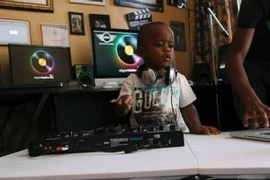 “Thần đồng DJ” 2 tuổi