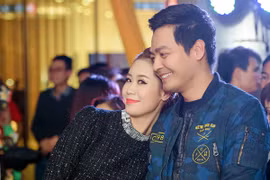 Hoa hậu Dương Thùy Linh "tình tứ" với Phan Anh