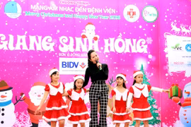 Diễn viên Thanh Thúy mang nắng phương nam đến Ngày hội "Giáng sinh hồng"
