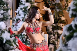 Đỗ Hồng Hạnh "hâm nóng" không khí Noel bằng loạt ảnh nóng bỏng