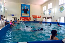 Xem xét đưa bể bơi thông minh vào các trường tiểu học Hà Nội