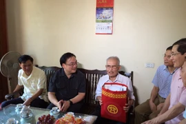 Bí thư Thành ủy Hà Nội: Phải quan tâm hơn tới người có công