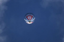 Phá kỷ lục bay quanh thế giới bằng khinh khí cầu