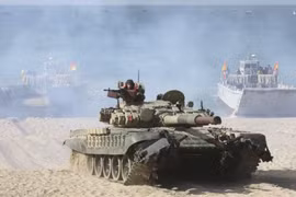 Ấn Độ điều 100 xe tăng tới sát biên giới Trung Quốc