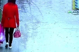 Mẹ trẻ Trung Quốc vứt con mới đẻ