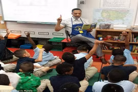 Thầy giáo già sành điệu gây sốt trên mạng xã hội