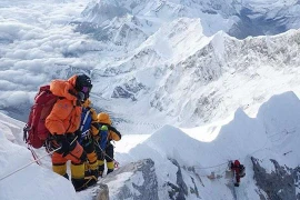 Trung Quốc định ngăn đôi ‘nóc nhà thế giới’ để chống đại dịch Covid-19