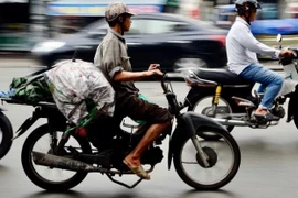 Thủ tướng yêu cầu Hà Nội và TP.HCM loại bỏ phương tiện cũ nát, lạc hậu