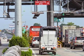 Lái xe bức xúc “tố” tài khoản thu phí không dừng có tiền mà không thể qua trạm BOT