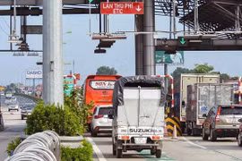 Lái xe bức xúc “tố” tài khoản thu phí không dừng có tiền mà không thể qua trạm BOT