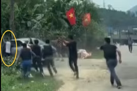 [Video] Hồi hộp xem cảnh sát nổ súng cảnh cáo, bắt ‘nóng’ kẻ vận chuyển ma tuý