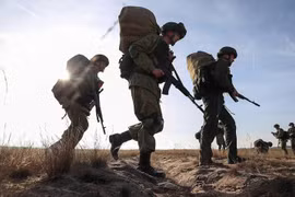 Báo Mỹ: NATO đang bị Nga đẩy về sườn phía Tây