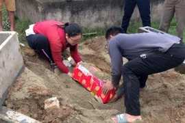 Mê muội sau giấc mơ, định lập liền 8 mộ giả thờ ‘bà Chúa Am’ 