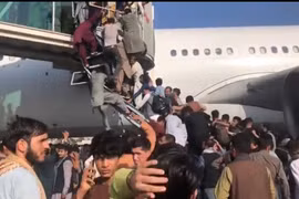 [Video] Náo loạn tại sân bay Kabul, lính Mỹ phải nổ súng để giải tỏa đường băng