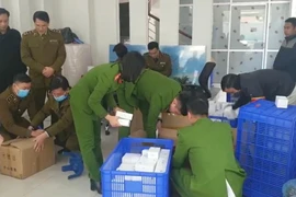 Hà Nội: Đột kích tổng kho đồng hồ lậu tại quận Hà Đông