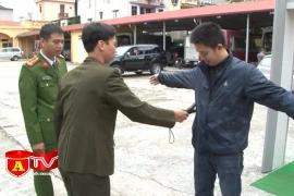 Trung đoàn CSCĐ tập huấn sử dụng máy soi và cổng từ