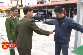 Trung đoàn CSCĐ tập huấn sử dụng máy soi và cổng từ