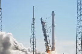 Tàu SpaceX Dragon nổ tung sau 3 phút rời bệ phóng