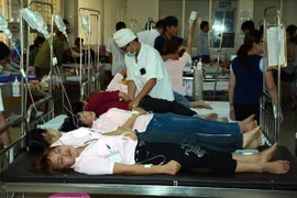 Điều tra vụ 80 công nhân bị ngộ độc thực phẩm tại Yên Bái