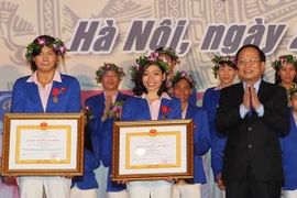 Ánh Viên và Hà Thanh vinh dự được nhận Huân chương Lao động hạng Nhì