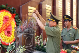 Tri ân các anh hùng liệt sĩ Công an Thủ đô