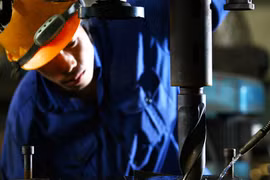 Thiếu cả thầy lẫn thợ 