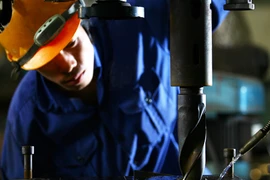 Thiếu cả thầy lẫn thợ 