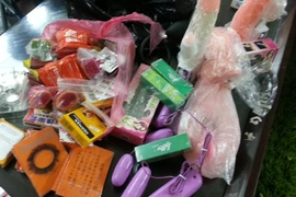 Dụng cụ kích dục bán rong 