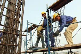 Tiết kiệm 10% chi thường xuyên để tăng lương 