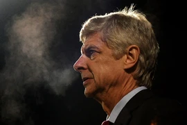 Sóng gió phía sau “cánh gà” 