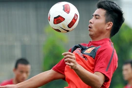 Tiền đạo Việt Thắng: Mất cả chì lẫn chài