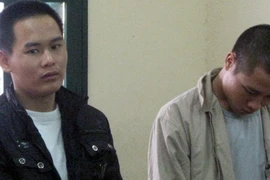 Thay nhau hãm hiếp thôn nữ trên cánh đồng 