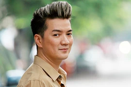 Đàm Vĩnh Hưng kéo “học trò” ra Hà Nội