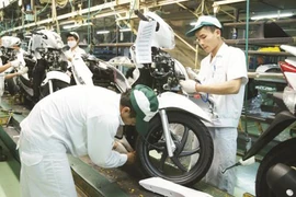 Sản xuất tăng, hàng bán nhiều... vẫn kêu lỗ