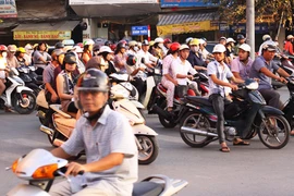 Chính thức thu phí sử dụng đường bộ từ 1-1-2013 