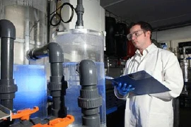 Chế xăng từ không khí 