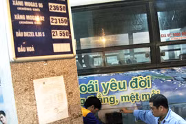 Giảm giá dầu, giữ nguyên giá xăng 