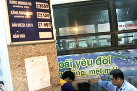 Giảm giá dầu, giữ nguyên giá xăng 