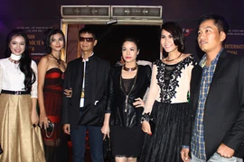 Đạo diễn Lê Hoàng bị tố “rút lõi” kịch bản: “Cát nóng” vẫn chưa nguội?!