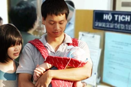 Đăng ký khai sinh phải có chữ ký của cha mẹ: Quy định đã có “độ mở” 