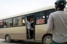 Bức xúc nạn xe dù ,“cò mồi” 