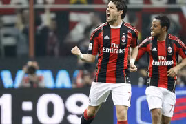 Milan bán cả Robinho và Pato 