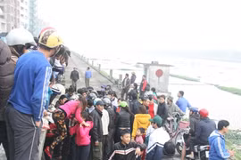 Cứu sống 1 phụ nữ nhảy xuống sông Đáy tự tử 