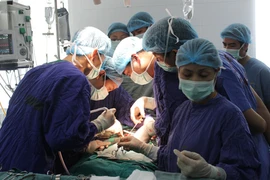 Lần đầu ghép thận không cùng huyết thống 