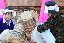 Say điệu múa Chăm dưới Tháp Bà