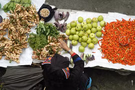 Họp chợ giữa mây trời 