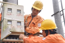 Chưa đồng tình thêm phí điều tiết điện lực 