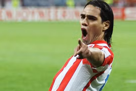 Chelsea phá két vì Falcao